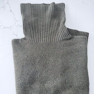 Old Navy Women’s Olive Green Turtleneck Sweater